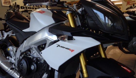 Die neue Aprilia Tuono V4 APRC ABS